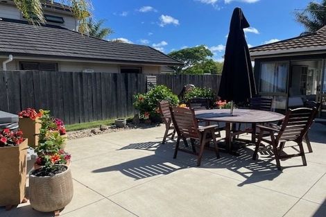 Photo of property in 7 Donzella Place, Conifer Grove, Takanini, 2112