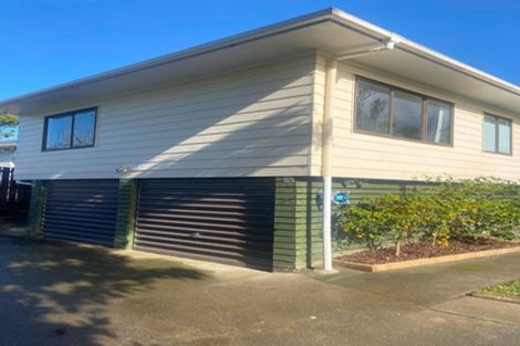 Photo of property in 1/16 Manapouri Place, Pakuranga Heights, Auckland, 2010