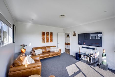 Photo of property in 54 Eriksen Road, Te Awa, Napier, 4110