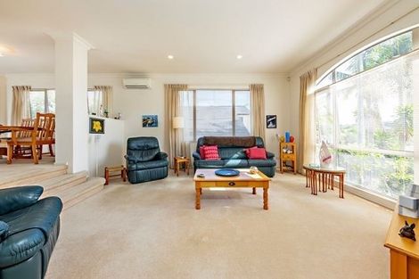 Photo of property in 60 Mt Lebanon Crescent, The Gardens, Auckland, 2105