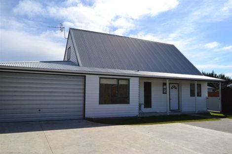 Photo of property in 33a Broadway Avenue, Waikuku Beach, 7473