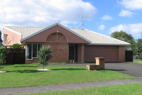 Photo of property in 41 Suncrest Drive, West Harbour, Auckland, 0618