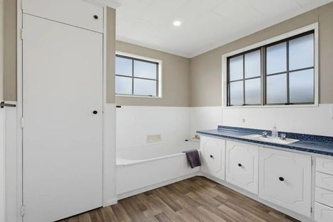 Photo of property in 35 Waitawa Place, Lynmore, Rotorua, 3010