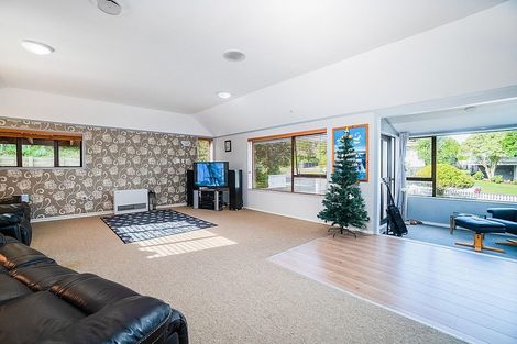 Photo of property in 24 Tiverton Crescent, Whalers Gate, New Plymouth, 4310
