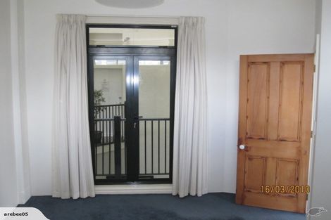 Photo of property in Endeavour Apartments, 13/125 Thorndon Quay, Pipitea, Wellington, 6011