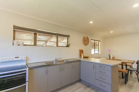Photo of property in 99 Aquarius Drive, Kawaha Point, Rotorua, 3010