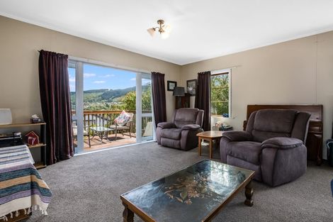 Photo of property in 16 Raroa Terrace, Tawa, Wellington, 5028
