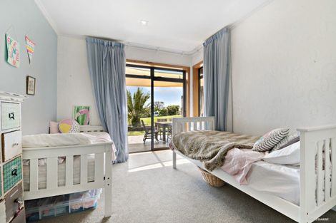 Photo of property in 65 Vaughans Road, Okura, Albany, 0792