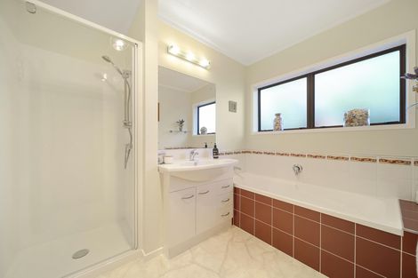 Photo of property in 13 Voltaire Court, Botany Downs, Auckland, 2010