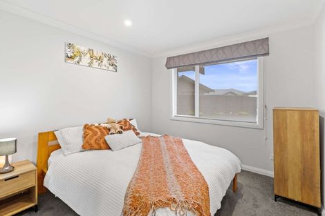 Photo of property in 69 Johnstone Drive, Fitzherbert, Palmerston North, 4410