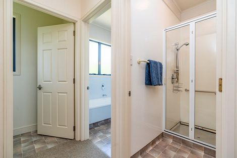 Photo of property in 6 Regent Street, Whakapirau, Maungaturoto, 0583