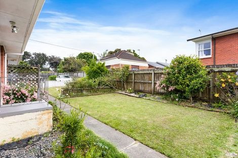 Photo of property in 2/34 Pupuke Road, Takapuna, Auckland, 0622