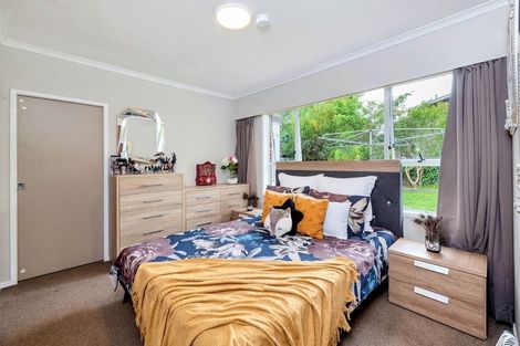 Photo of property in 2/4202a Great North Road, Glendene, Auckland, 0602