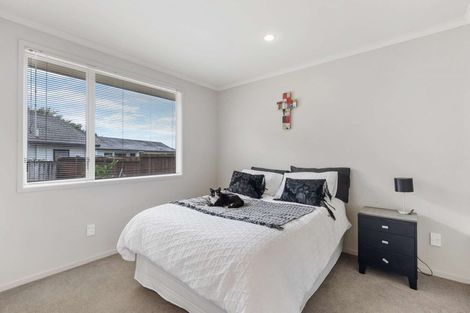 Photo of property in 15 Breaker Grove, Waiuku, 2123
