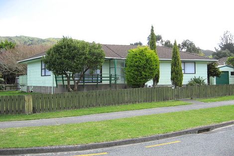 Photo of property in 353 Wellington Road, Wainuiomata, Lower Hutt, 5014