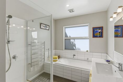 Photo of property in 91 Seaview Road, Paraparaumu Beach, Paraparaumu, 5032