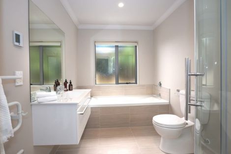 Photo of property in 18 Brindle Way, Newlands, Wellington, 6037