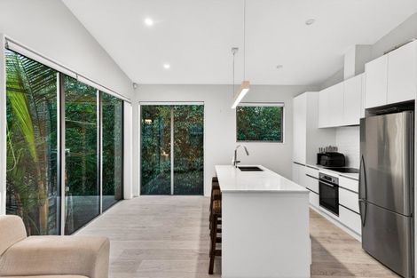 Photo of property in 73 Warman Road, Okura, Albany, 0792