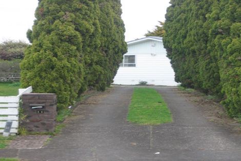 Photo of property in 11 Leatham Crescent, Opaheke, Papakura, 2113