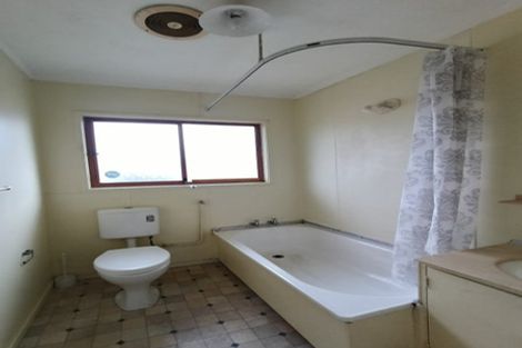 Photo of property in 2/21 Wanaka Place, Pakuranga Heights, Auckland, 2010