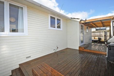 Photo of property in 10 Netherlands Avenue, Kelston, Auckland, 0602
