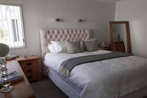 Photo of property in 12 Shelter Grove, Frankleigh Park, New Plymouth, 4310