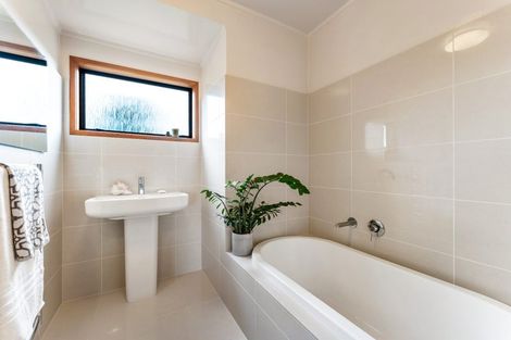 Photo of property in 2/9 Newhaven Terrace, Mairangi Bay, Auckland, 0630