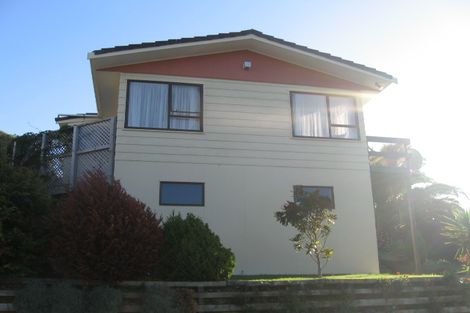 Photo of property in 10 Albatross Close, Whitby, Porirua, 5024