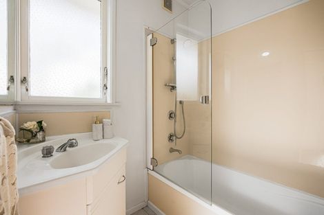 Photo of property in 12 Firle Place, Green Bay, Auckland, 0604