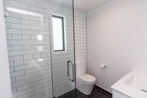 Photo of property in 41 Glanmire Road, Newlands, Wellington, 6037