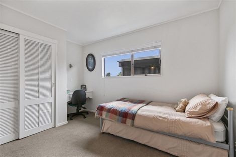 Photo of property in 13 James Evans Drive, Northcote, Auckland, 0627
