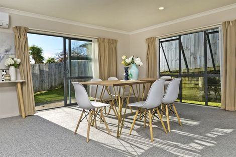 Photo of property in 14 Sapperton Drive, Henderson, Auckland, 0612