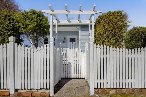 Photo of property in 2 Hurworth Road, Hurworth, New Plymouth, 4371