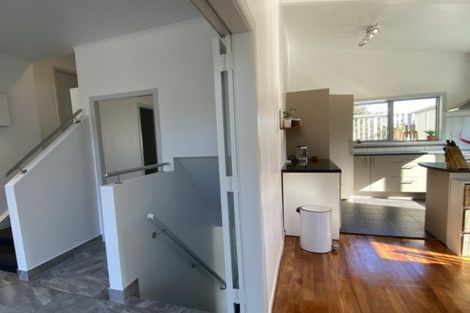 Photo of property in 76 Dowse Drive, Maungaraki, Lower Hutt, 5010