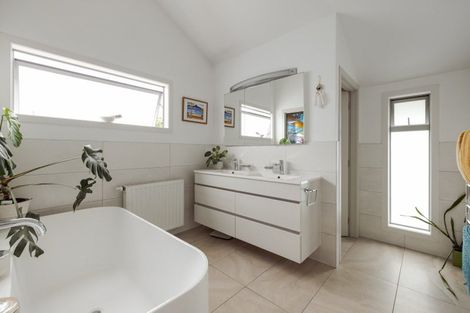 Photo of property in 40 Oceanview Road, Mount Maunganui, 3116