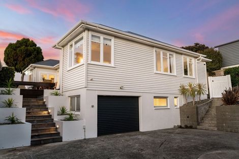 Photo of property in 23 Lucknow Terrace, Khandallah, Wellington, 6035