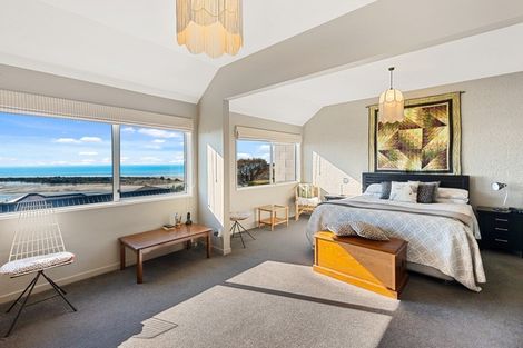 Photo of property in 2/112a Moncks Spur Road, Redcliffs, Christchurch, 8081