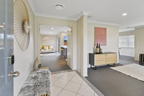 Photo of property in 6 Fergy Crescent, Wattle Downs, Auckland, 2103