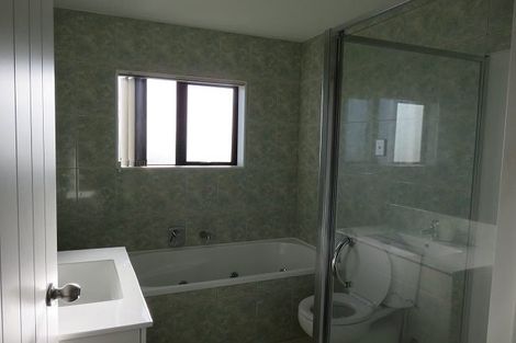 Photo of property in 12 Bonny Crescent, Massey, Auckland, 0614