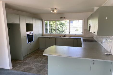 Photo of property in 98 Chelsea View Drive, Chatswood, Auckland, 0626