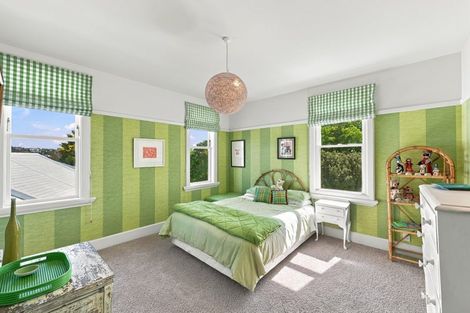 Photo of property in 17 Heaton Rhodes Place, Cashmere, Christchurch, 8022