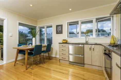 Photo of property in 2/14 Cassino Street, Bayswater, Auckland, 0622