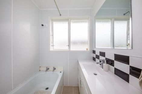 Photo of property in 26 Rhodes Drive, Kelvin Grove, Palmerston North, 4414