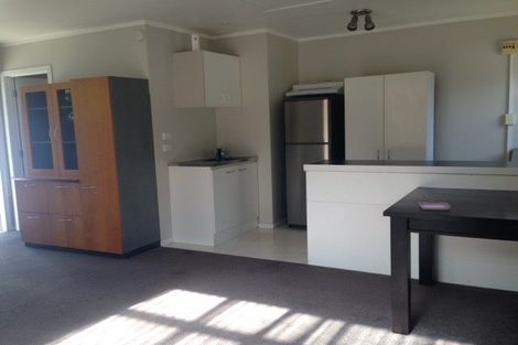 Photo of property in 25 Glenfern Road, Mellons Bay, Auckland, 2014