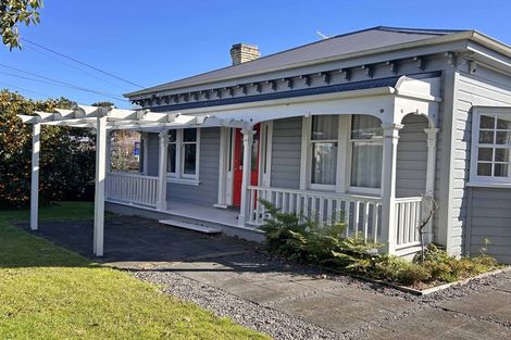 Photo of property in 126 Forest Lake Road, Forest Lake, Hamilton, 3200