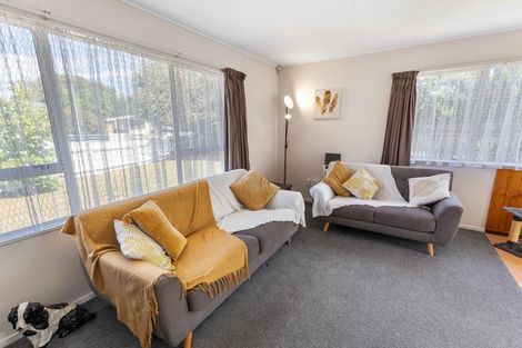 Photo of property in 16 Baillie Crescent, Carterton, 5713