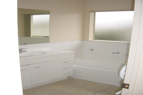 Photo of property in 37 Kelvin Hart Drive, East Tamaki, Auckland, 2013