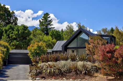 Photo of property in 8 Redwood Court, Kelvin Heights, Queenstown, 9300