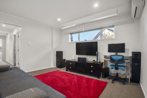 Photo of property in 29 Ravenstone Place, Chatswood, Auckland, 0626