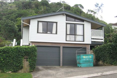 Photo of property in 15 Thatcher Crescent, Crofton Downs, Wellington, 6035